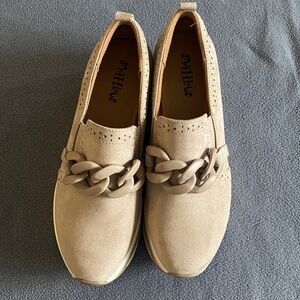 Source Unknown Beige Chain Loafers